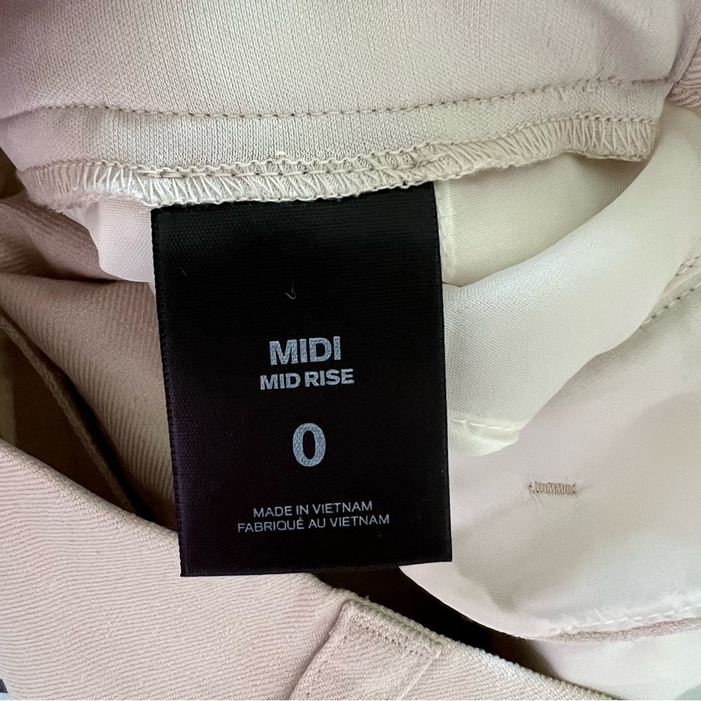 Express Linen Blend Mid Rise Shorts - Picture 3 of 8